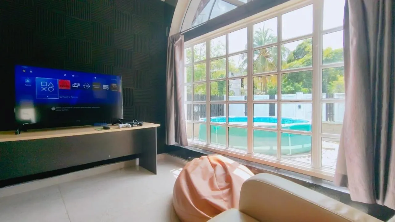 Trendy Family Pool Villa - Ps4 , Bbq , Pool Table , Swimming Pool & 5 Mins To Beach 바투 페링기