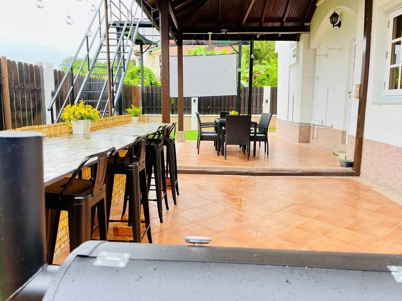 Trendy Family Pool Villa - Ps4 , Bbq , Pool Table , Swimming Pool & 5 Mins To Beach 바투 페링기