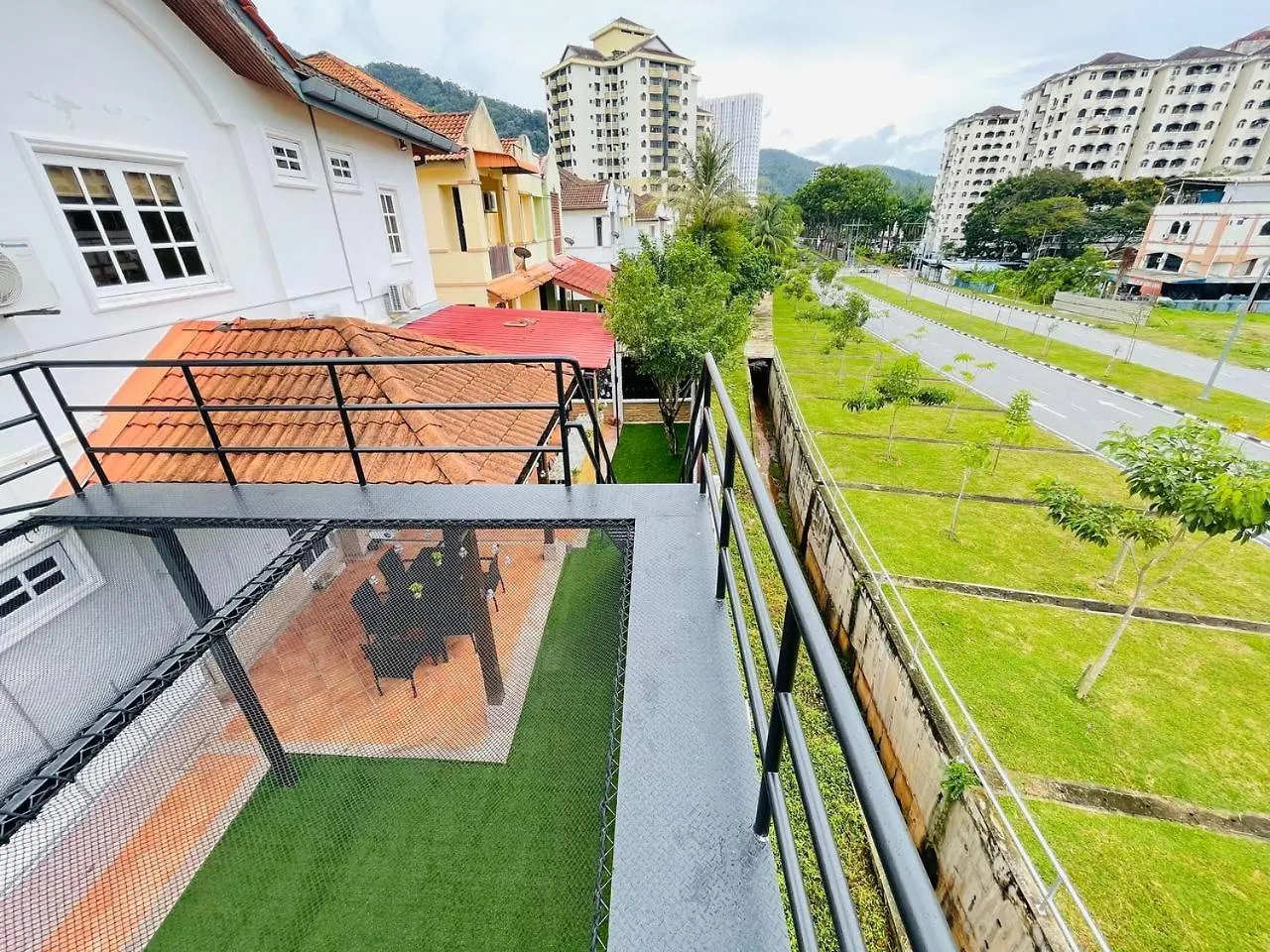 Trendy Family Pool Villa - Ps4 , Bbq , Pool Table , Swimming Pool & 5 Mins To Beach 바투 페링기 0*,  말레이시아