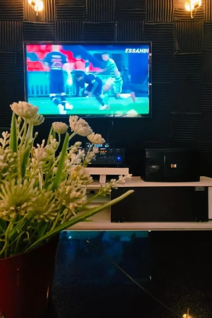 Trendy Family Pool Villa - Ps4 , Bbq , Pool Table , Swimming Pool & 5 Mins To Beach 바투 페링기