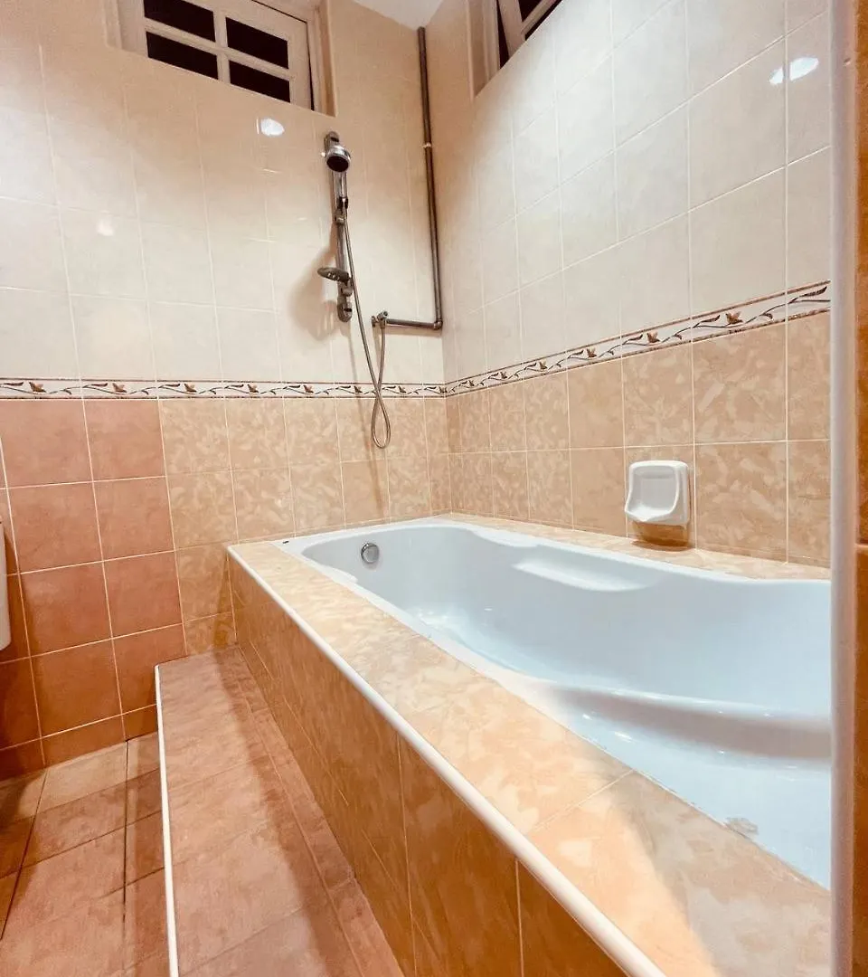 Trendy Family Pool Villa - Ps4 , Bbq , Pool Table , Swimming Pool & 5 Mins To Beach 바투 페링기 0*,