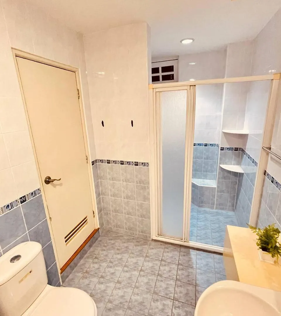 Trendy Family Pool Villa - Ps4 , Bbq , Pool Table , Swimming Pool & 5 Mins To Beach 바투 페링기