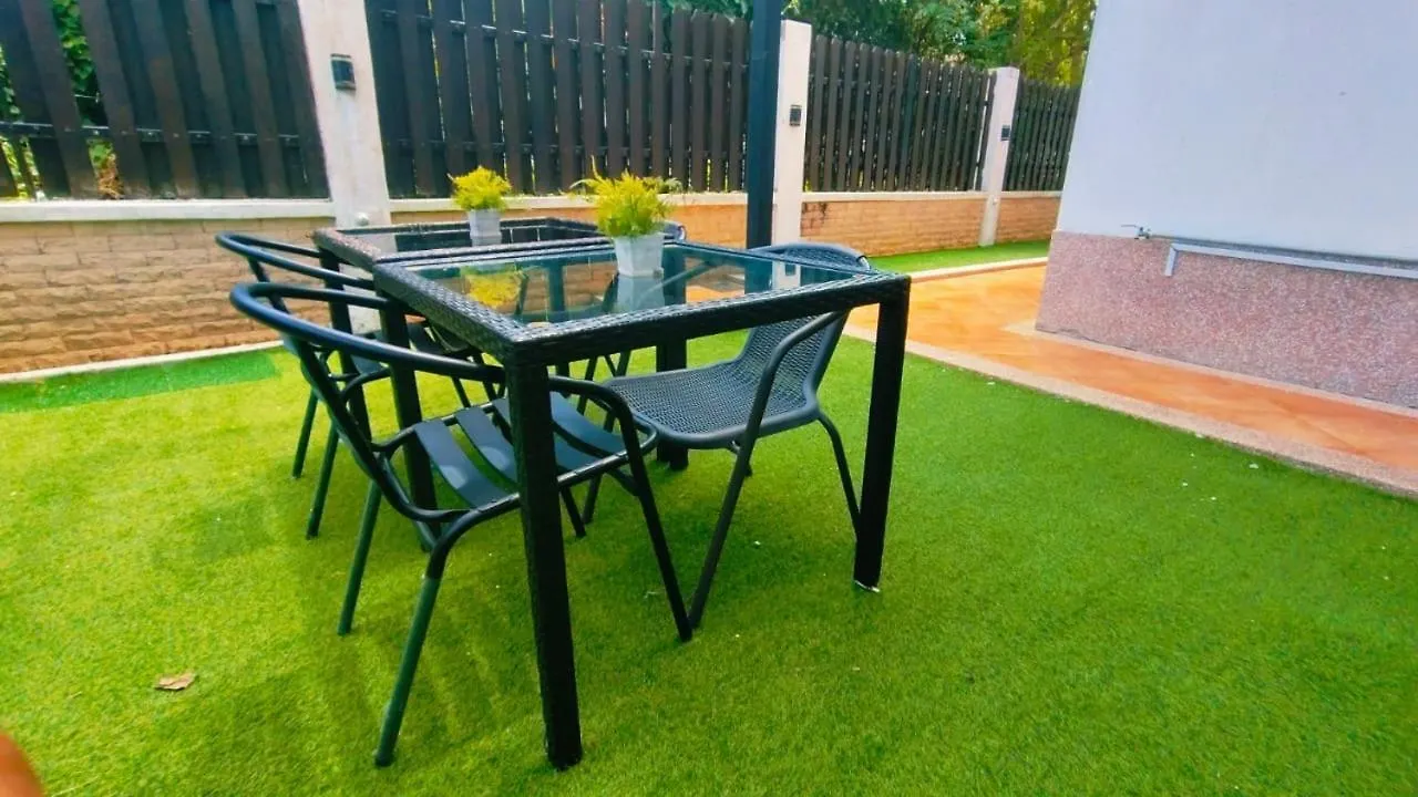 Trendy Family Pool Villa - Ps4 , Bbq , Pool Table , Swimming Pool & 5 Mins To Beach 바투 페링기 말레이시아