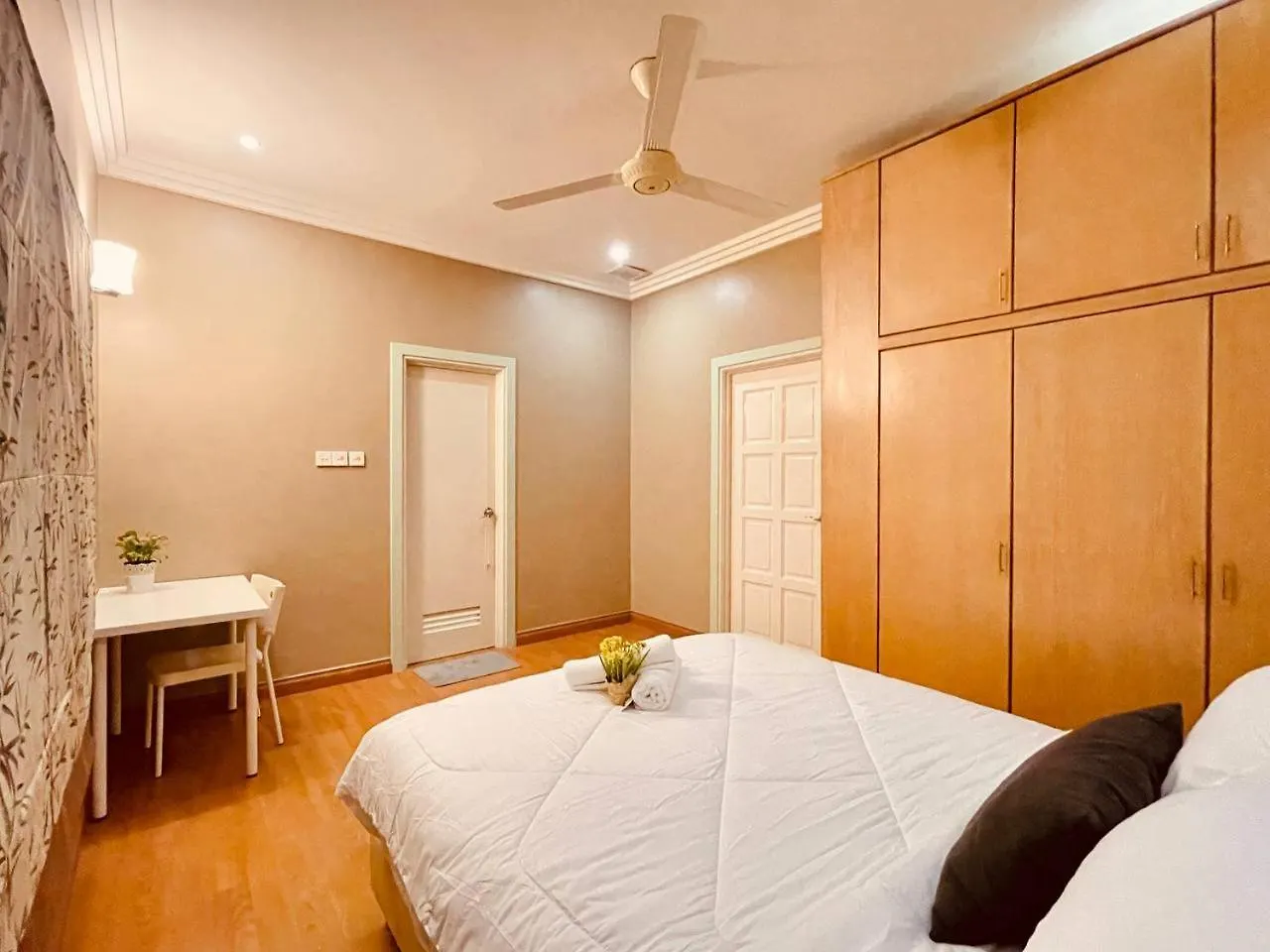 Trendy Family Pool Villa - Ps4 , Bbq , Pool Table , Swimming Pool & 5 Mins To Beach 바투 페링기
