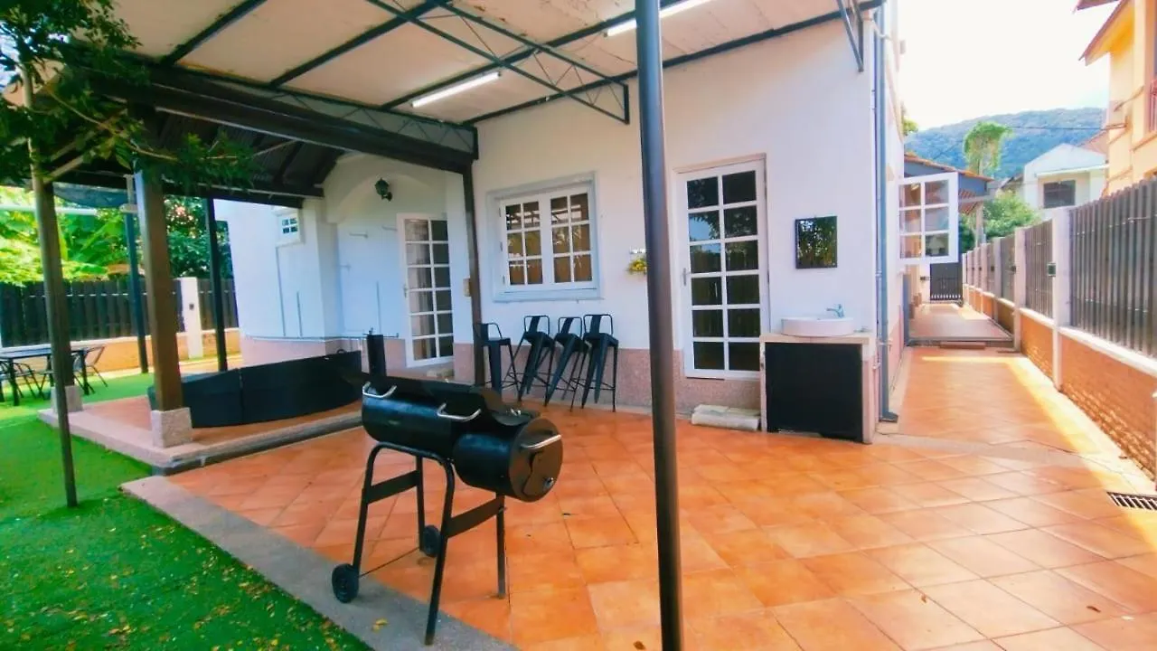 Trendy Family Pool Villa - Ps4 , Bbq , Pool Table , Swimming Pool & 5 Mins To Beach 바투 페링기 0*,