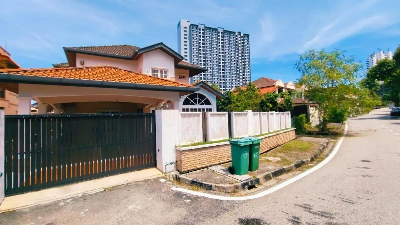 Trendy Family Pool Villa - Ps4 , Bbq , Pool Table , Swimming Pool & 5 Mins To Beach Batu Ferringhi